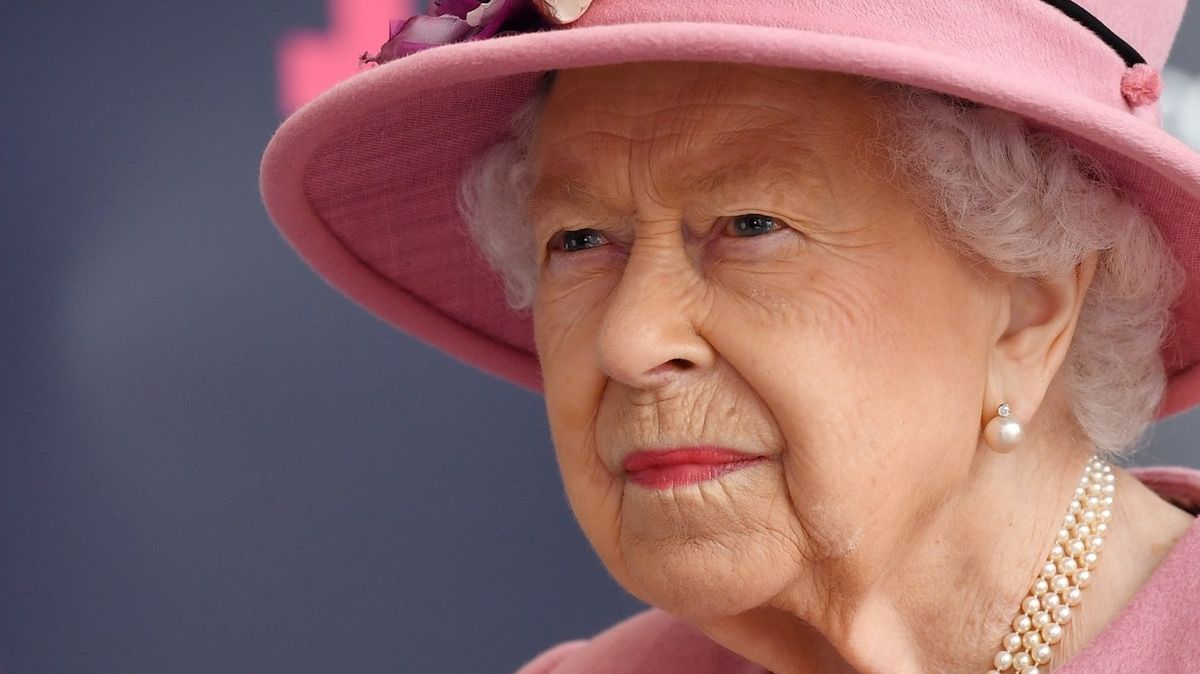 O tom, že Harry s Meghan nevzdají poctu veteránům v Londýně, rozhodla sama královna